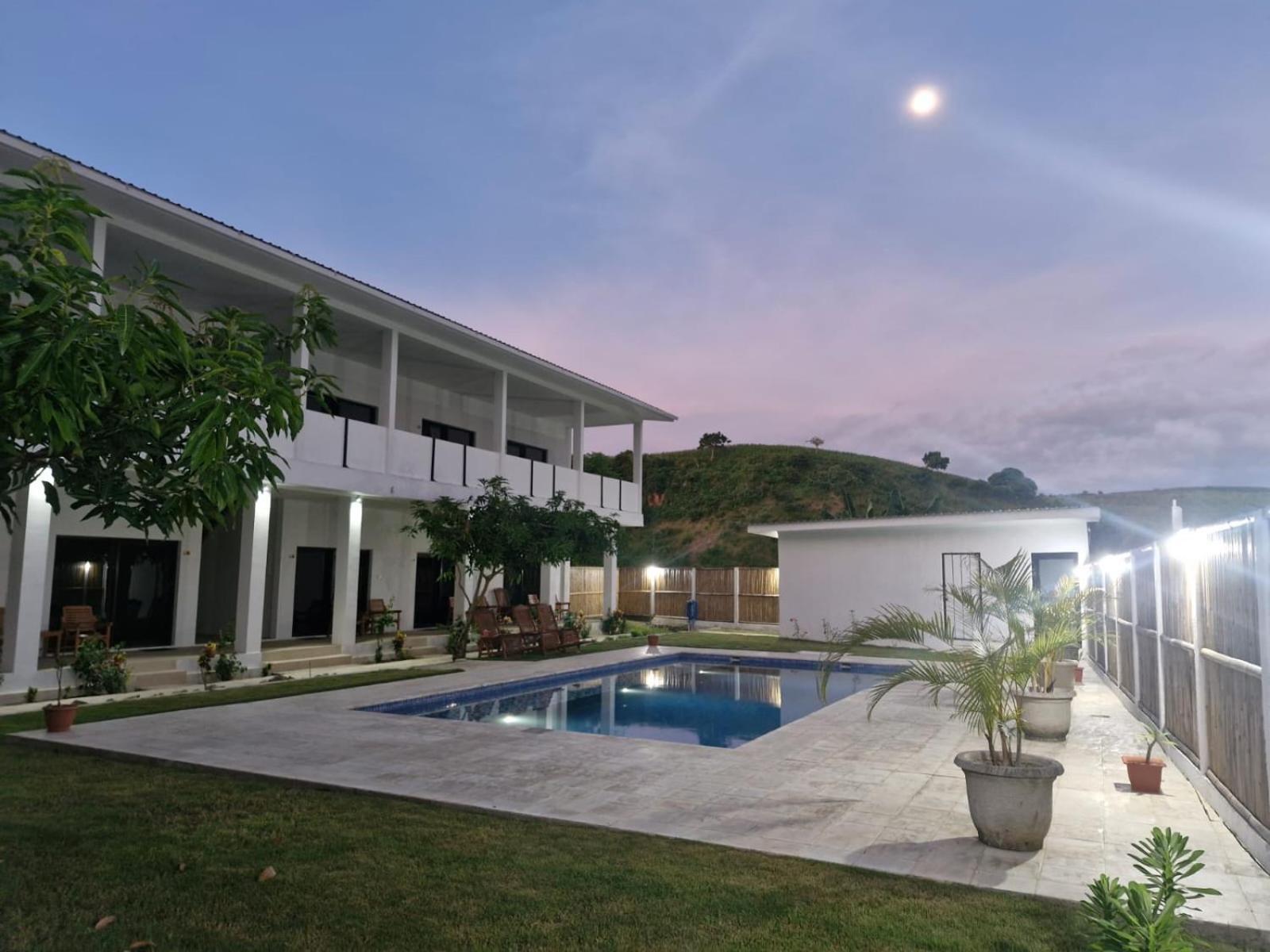 Satu Hati Hotel Ekas Exterior foto